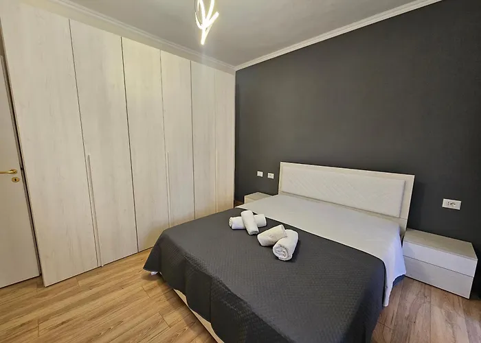 New Bazar-central 1 With Balcony *